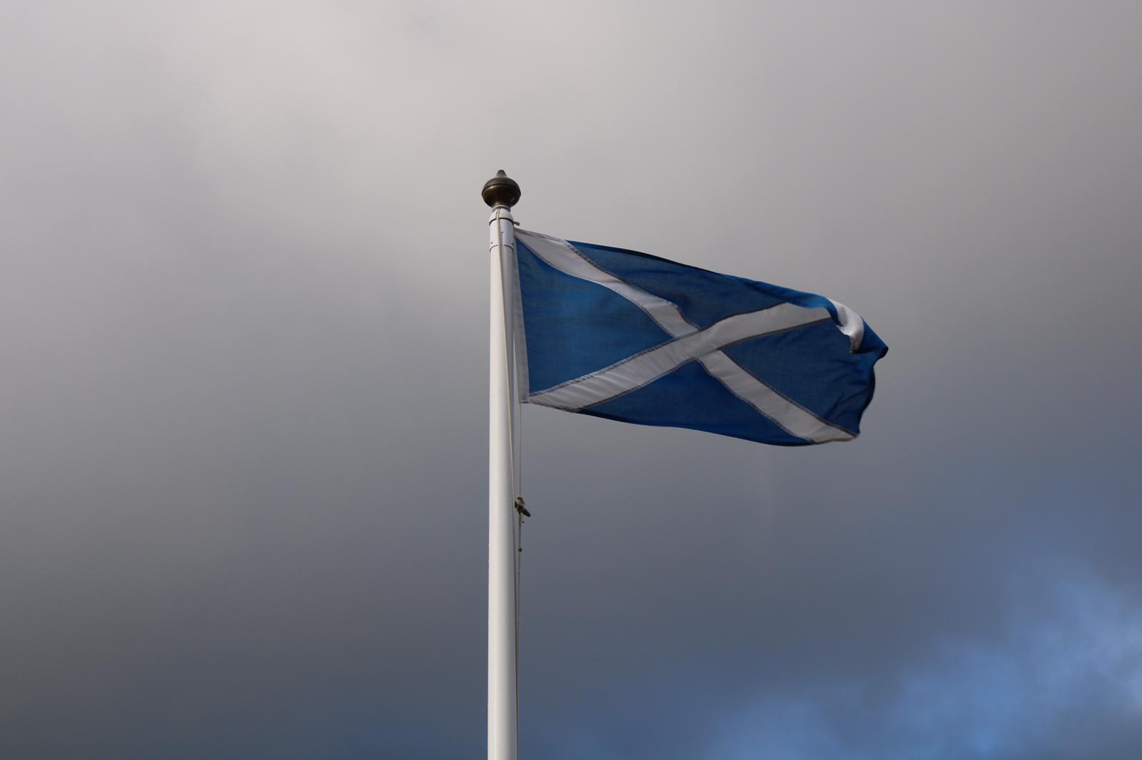 Schottland Flagge im Wind