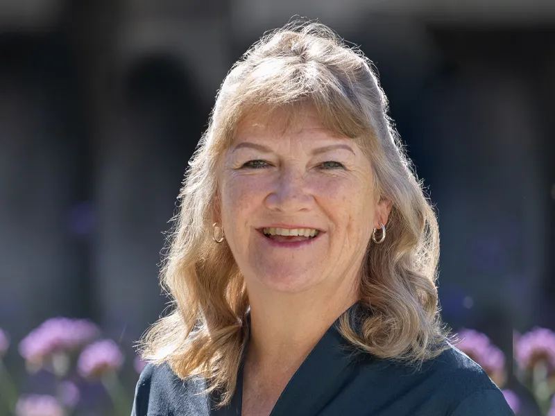 Leslie Aegerter Portrait INTO