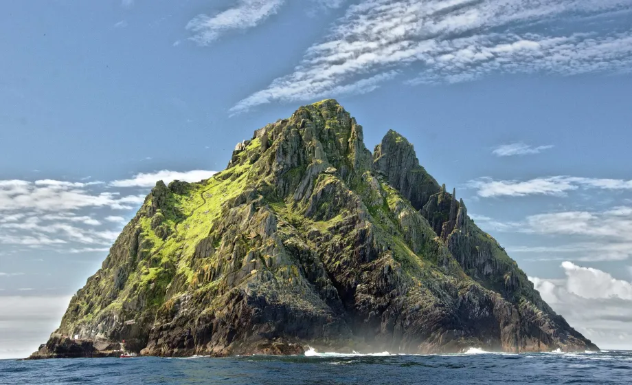 Sicht auf wunderschöne Skellig Michael Insel im Atlantik in Irland